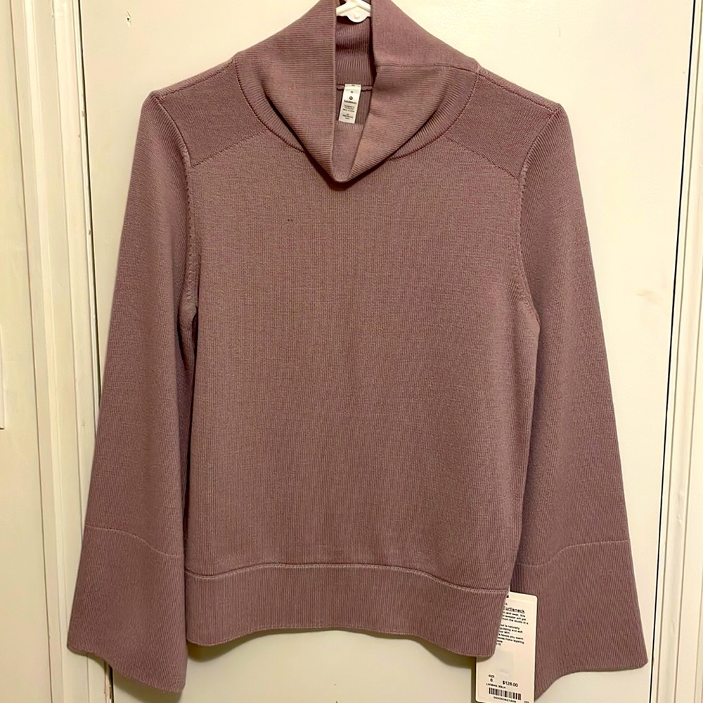 BNWT Lululemon city trek turtleneck - Lavender.